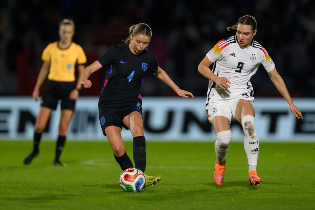 San Diego Wave Ficha a la Centrocampista del Arsenal, Laila Harbert