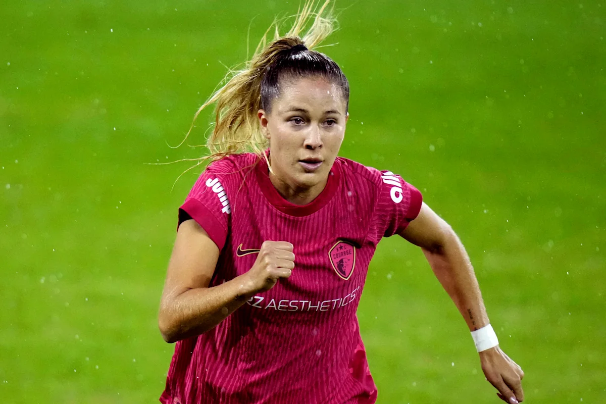 Sanchez Scores Record-Breaking Goals in Courage Victory