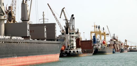 Saudi-Koalition greift Ziele im Jemen an – Huthi-Miliz attackiert Schiff