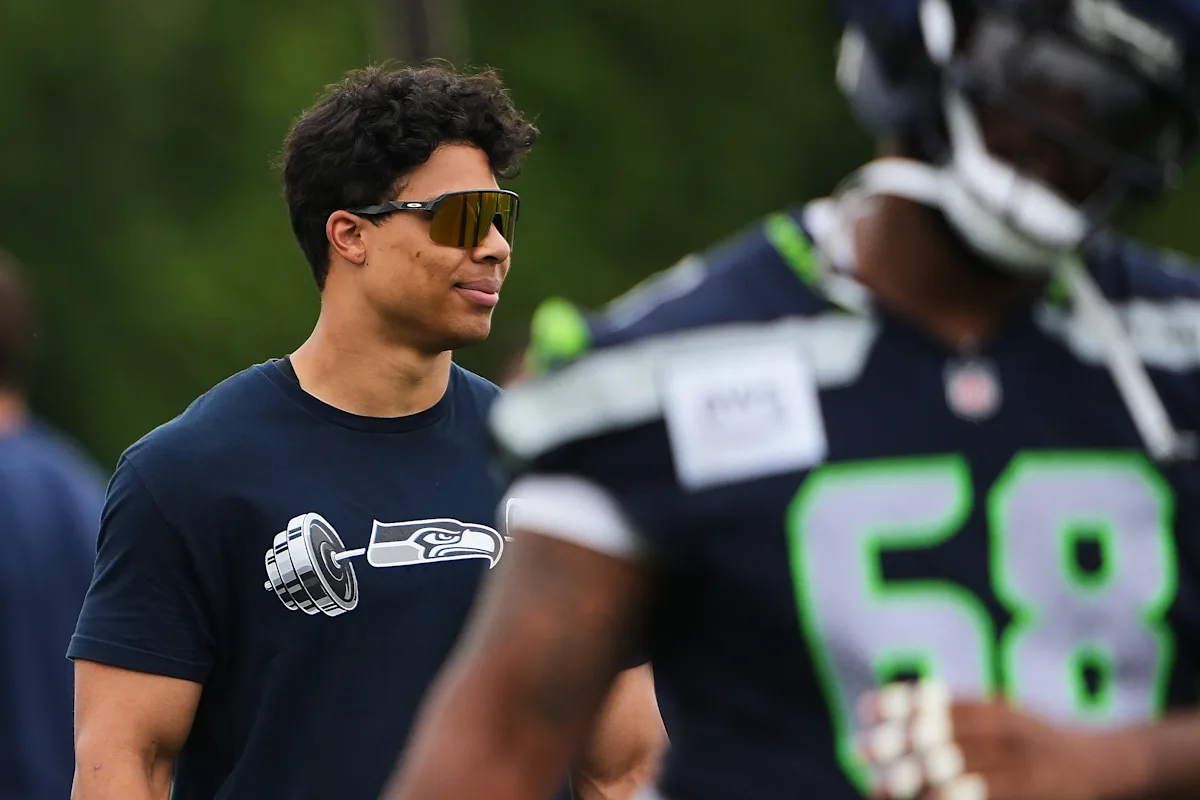 Seahawks Abren el Campo de Entrenamiento Sin Jugadores Clave