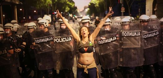 Serbien vor Wahlen: Proteste und Herausforderungen für Vučić