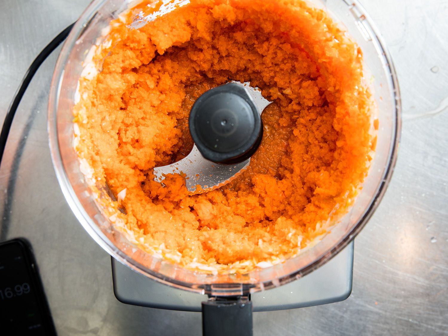 Serious Eats Examines Differences Between Food Processors and Blenders