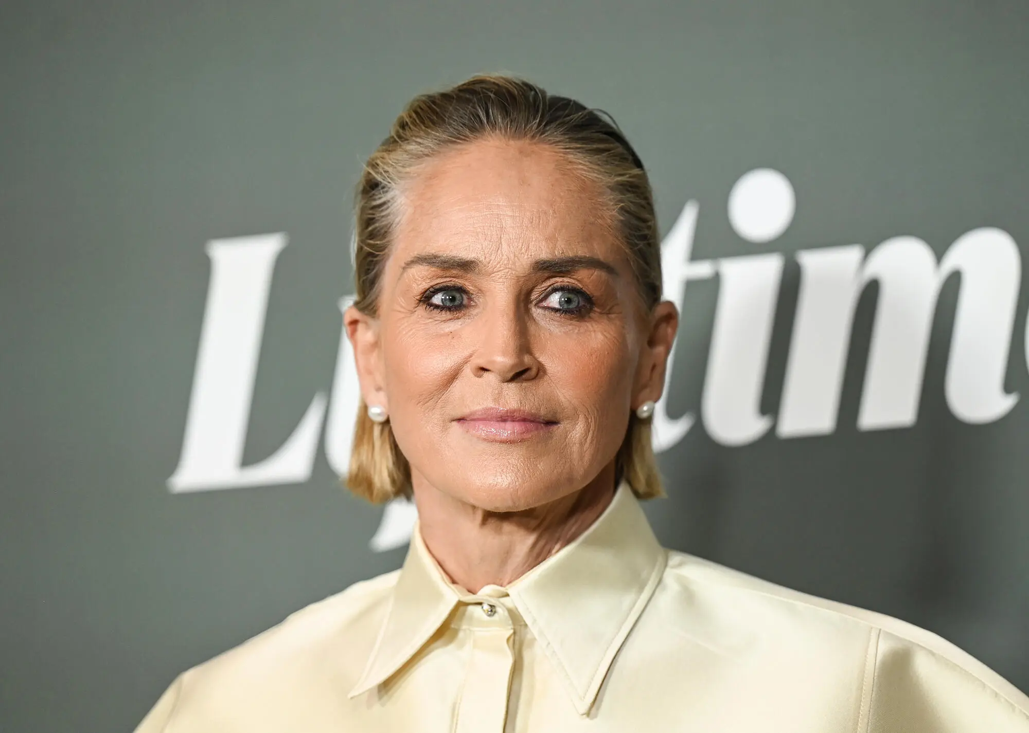 Sharon Stone y John Stamos Recibirán Premios Humanitarios