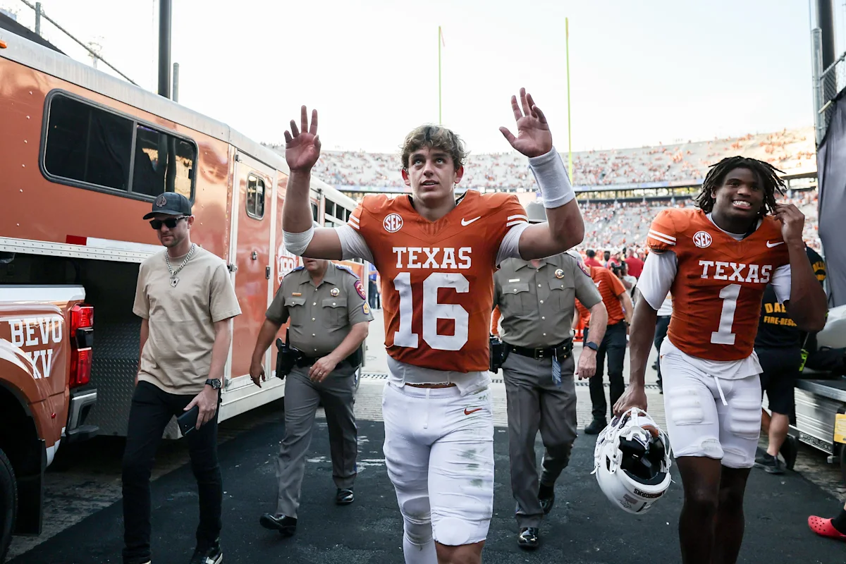 Simmons, Manning Lead Texas' Top Football Players