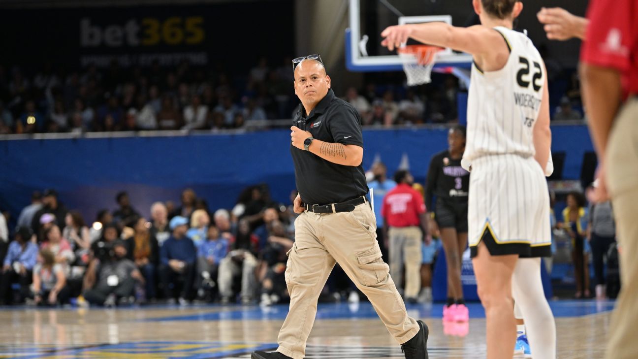 Partido de la WNBA Demorado por Objetos Lanzados a la Cancha