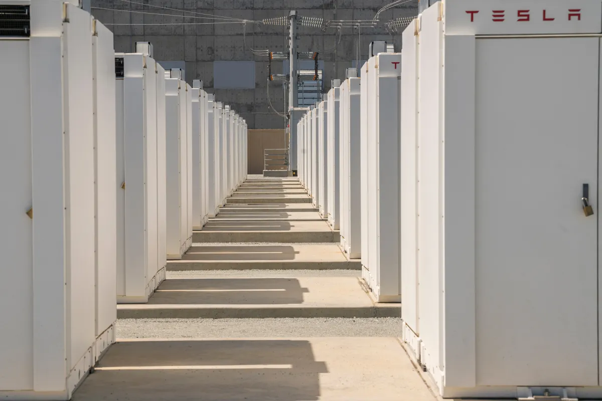 SpaceX Adquiere Megapacks de Tesla por $329 Millones Este Año