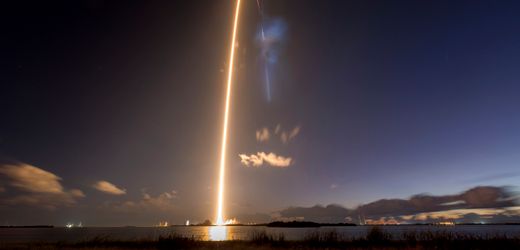 SpaceX verdoppelt Umsatz und prüft möglichen Zusammenschluss mit Tesla