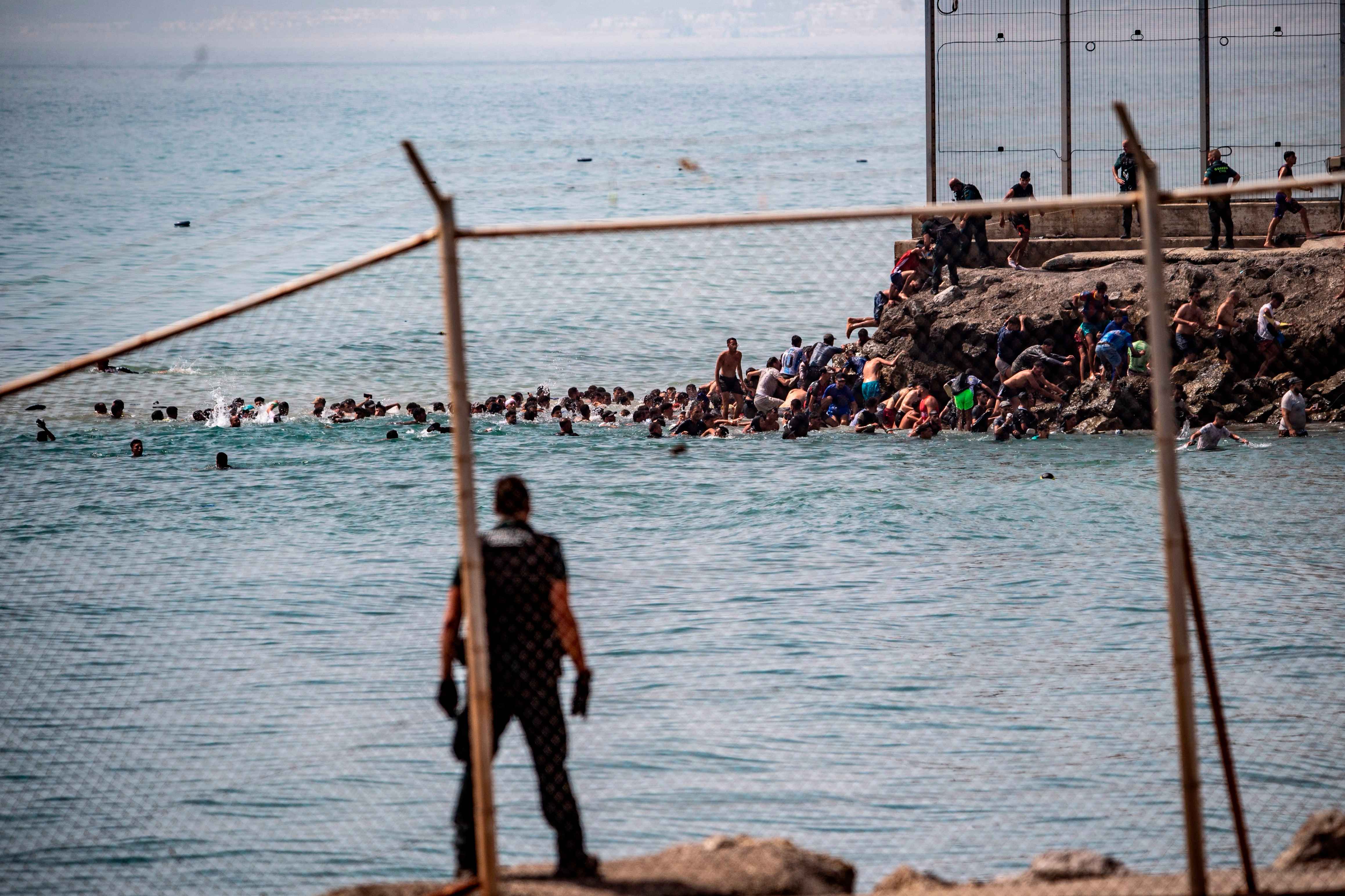 Spain Deploys Troops as Approximately 60,000 Migrate from Morocco into Ceuta
