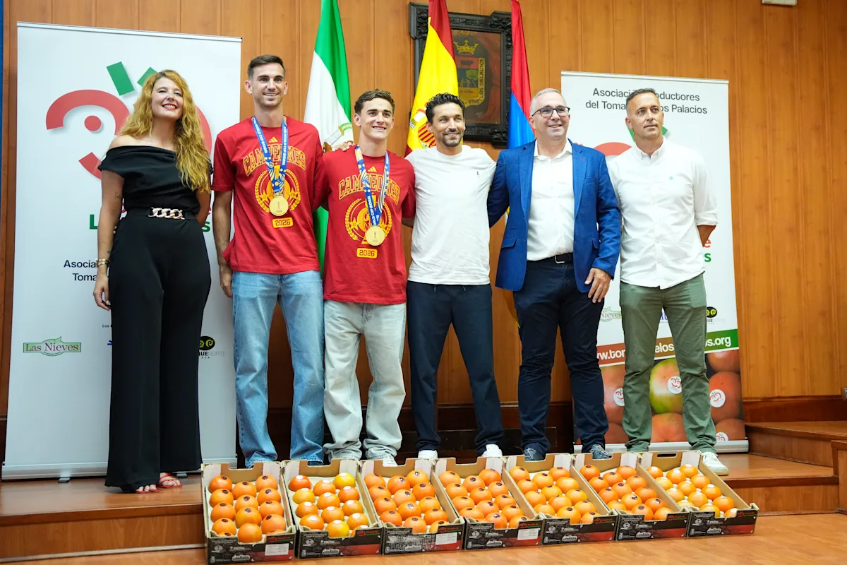 Spain’s Ruiz, Gavi Showered with Tomatoes After World Cup Win