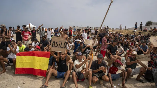 Spanien nimmt 500 minderjährige Flüchtlinge aus Ceuta auf