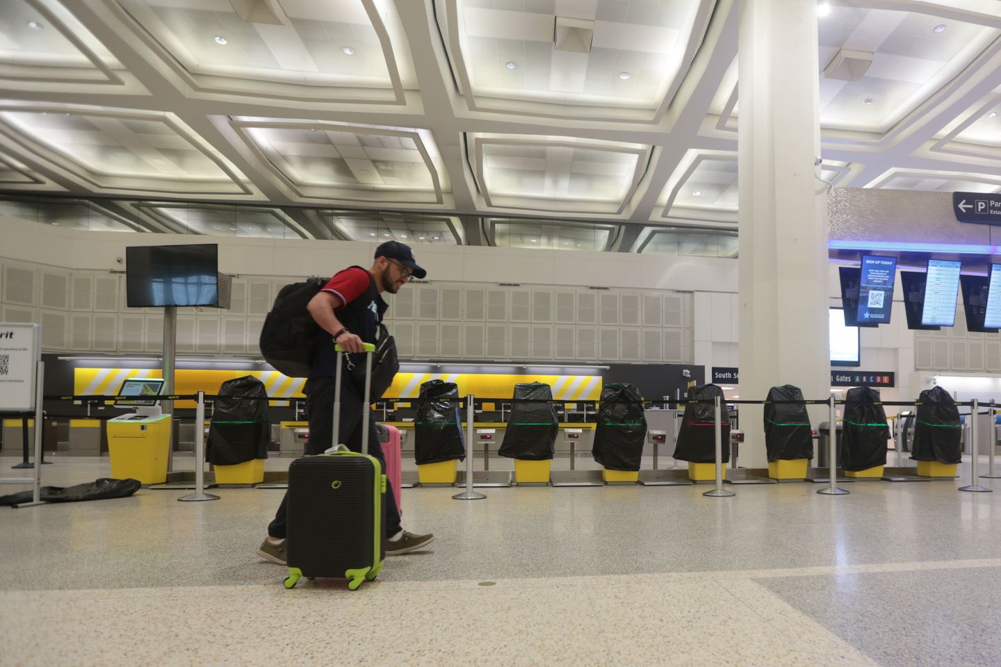 Spirit Airlines Grounds Fleet, Begins Asset Selloff; Vox Notes Industry-Wide Adoption of Fee Model