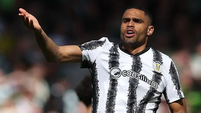 Stockport County Sign St Mirren Striker Mandron
