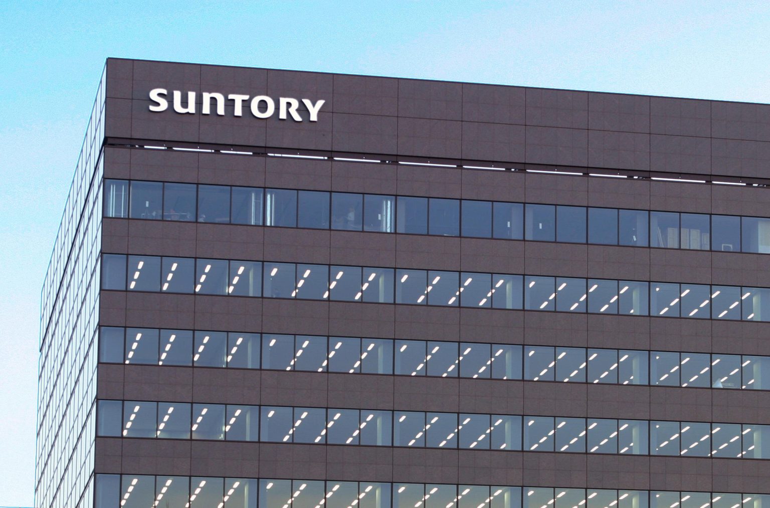Suntory Reintroduces Hibiki 12-Year-Old Whisky to Global Travel Retail