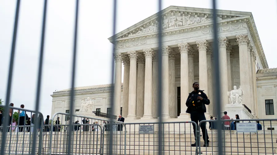 Supreme Court Lifts Injunction Blocking Alabama's Congressional Map with One Majority-Black District