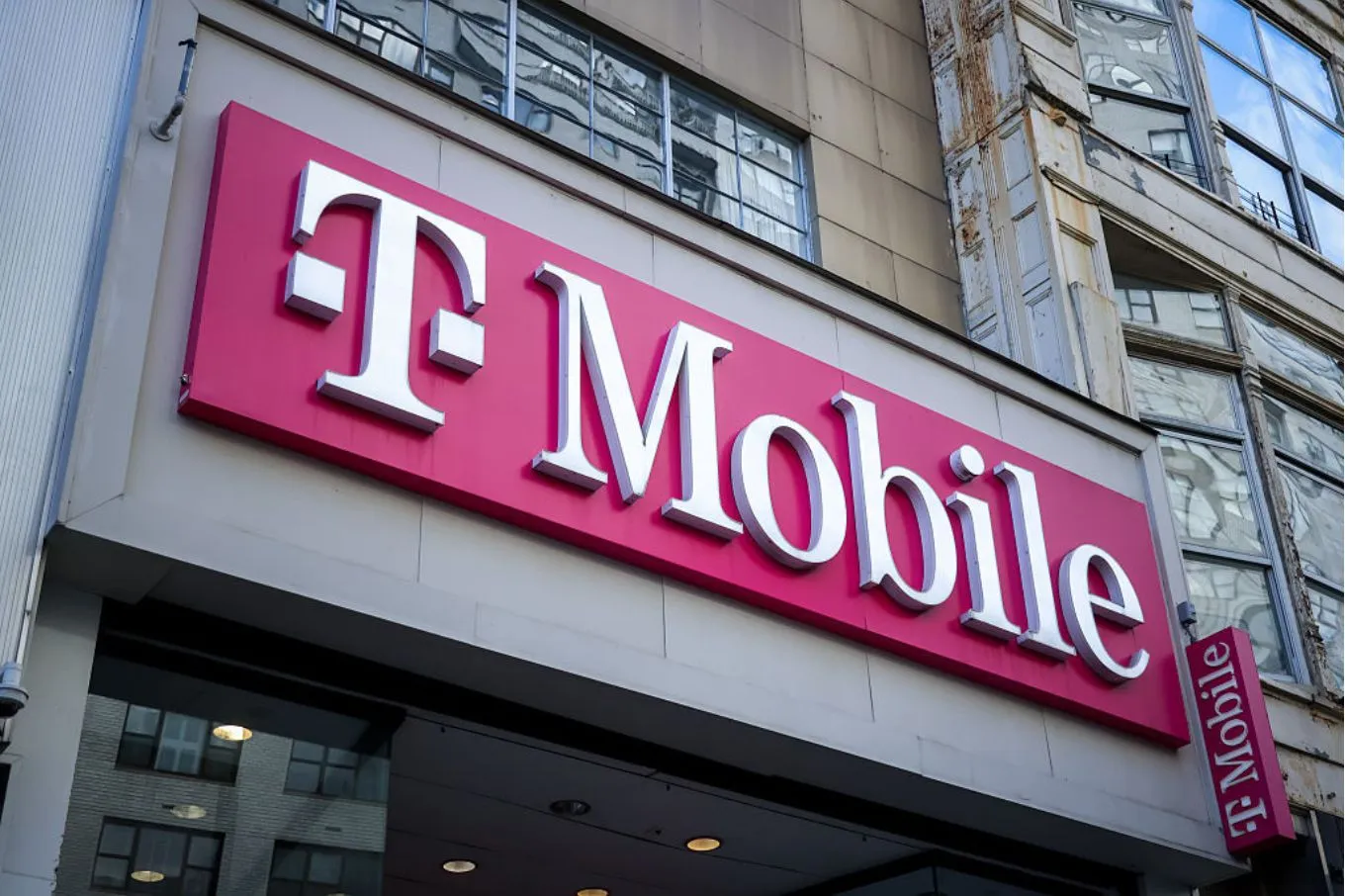 T-Mobile Launches '15-Minute Switch' Amid Carrier Price Hikes