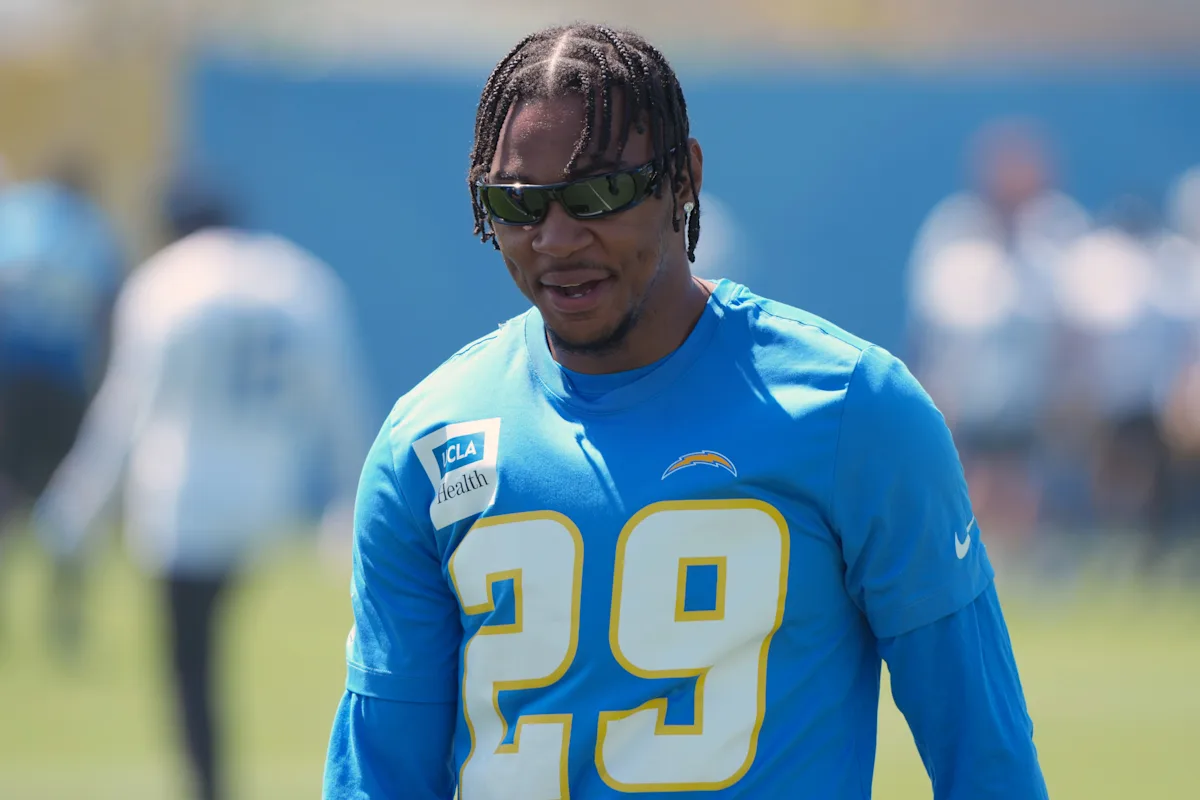 Tarheeb Still cambia de nuevo su número de camiseta para los entrenamientos de los Chargers