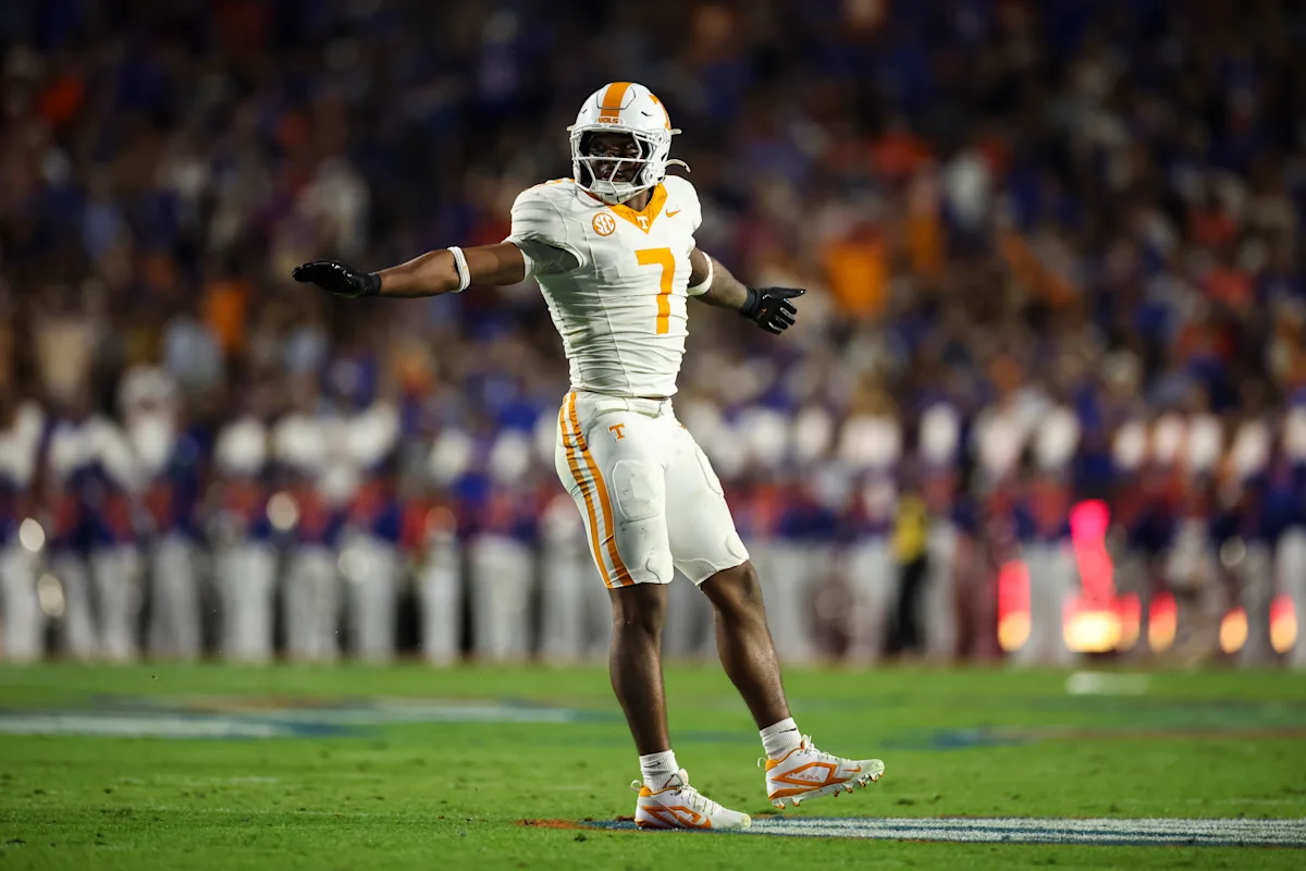 Entrenador de Tennessee Heupel critica la suspensión del NCAA a Arion Carter