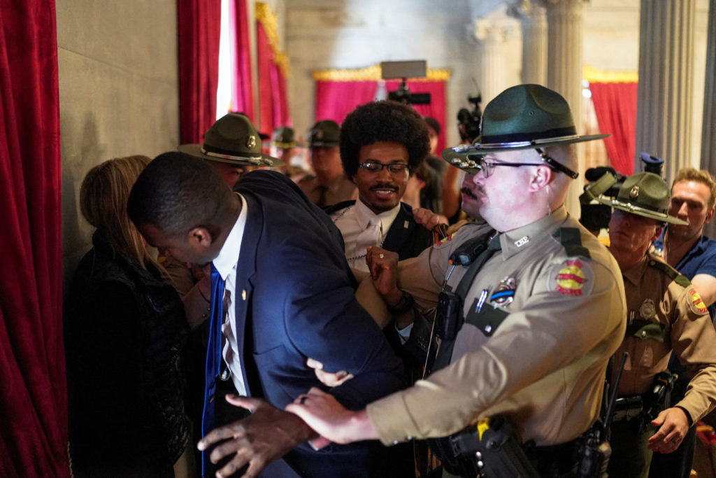 Tennessee Lawmakers Pass New Congressional Map, Sparking Protests and Legal Challenges