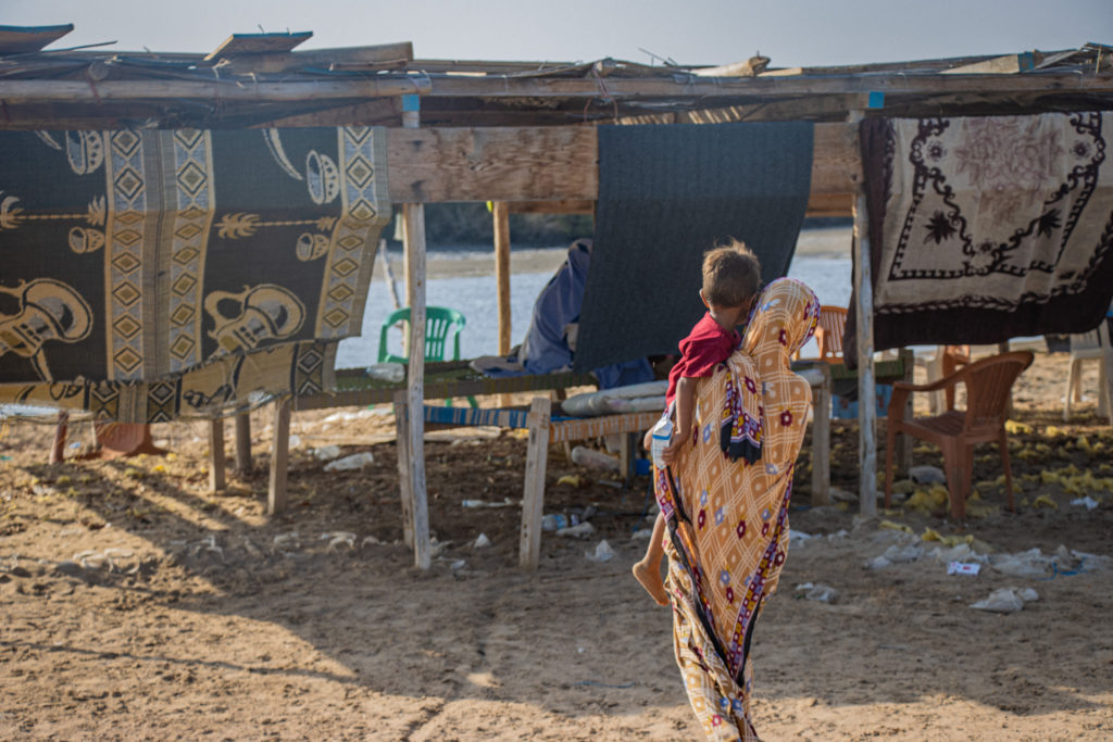 Tens of Thousands Flee as Yemen Conflict Escalates Along Red Sea