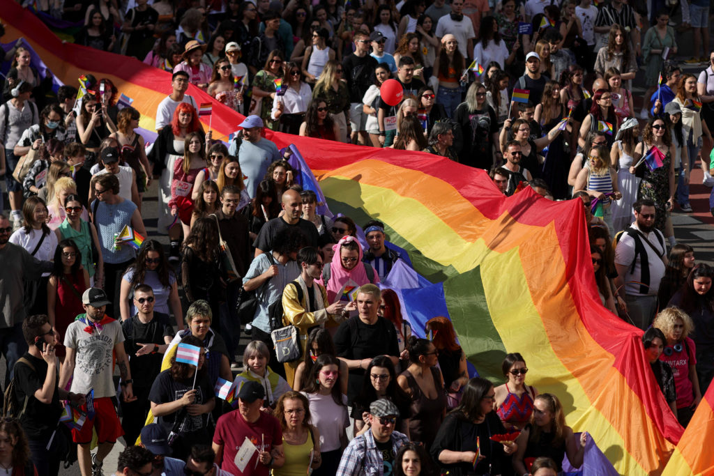 Decenas de miles participan en marchas del Orgullo en Rumania y Bulgaria