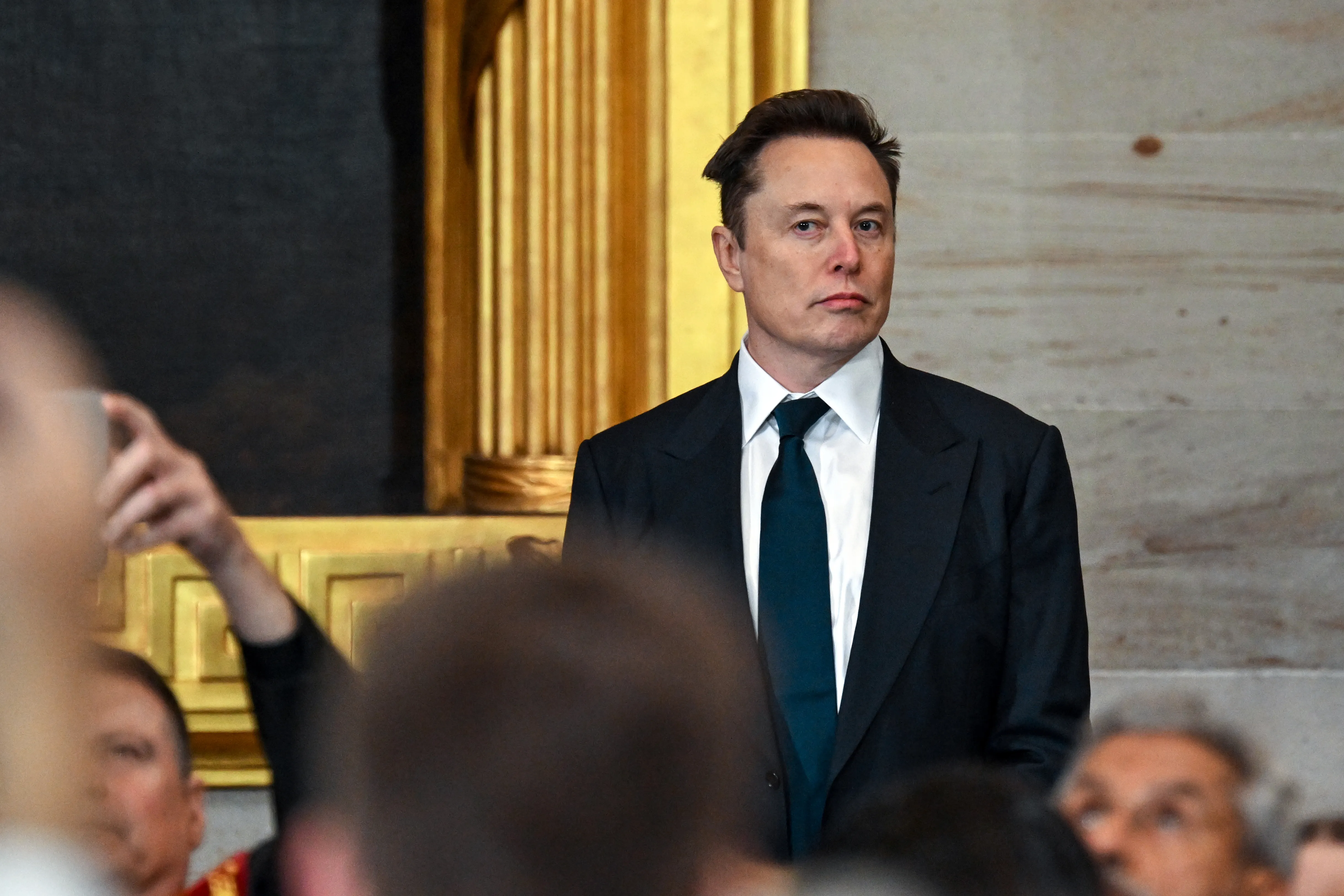 Tesla- und Alphabet-Aktien fallen inmitten erhöhter KI-Investitionen
