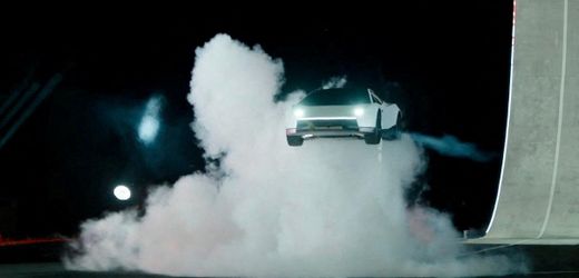 Tesla stellt fliegenden Roadster mit Raketenantrieb vor
