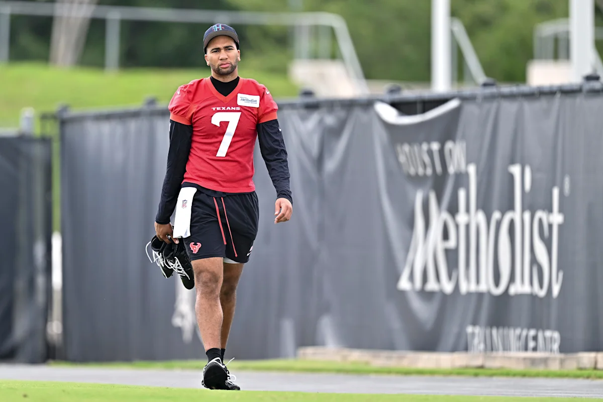 C.J. Stroud de los Texans Muestra Mejora en el Campo de Entrenamiento