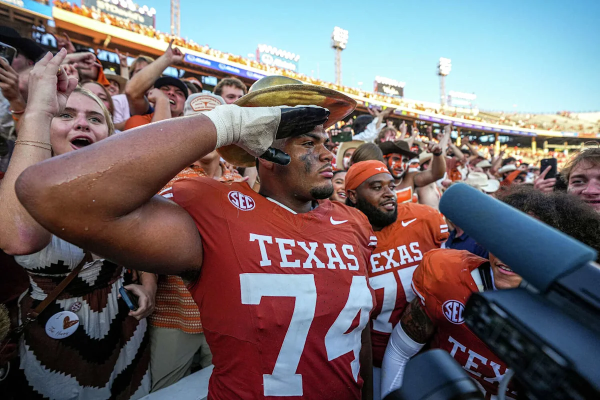 El entrenador de Texas, Sarkisian, aliviado por las noticias sobre la lesión de Goosby