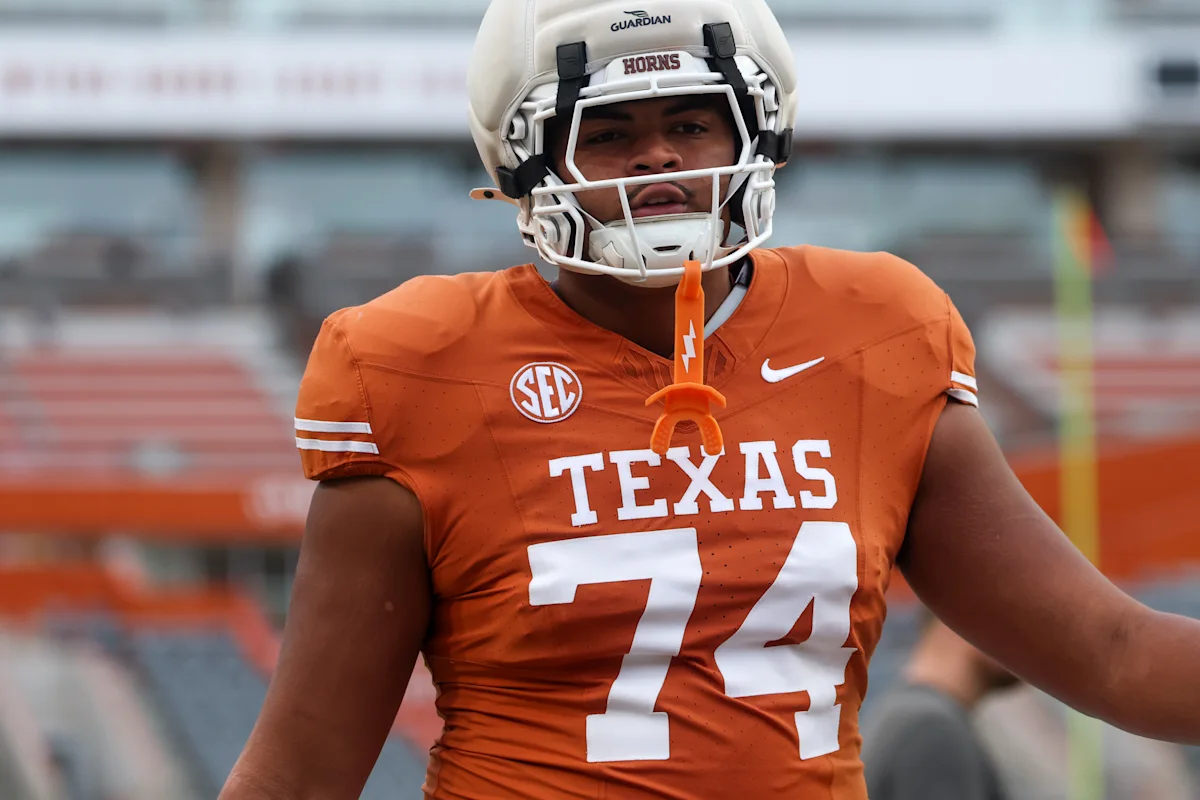 Texas Longhorns LT Trevor Goosby Suffers Bone Bruise