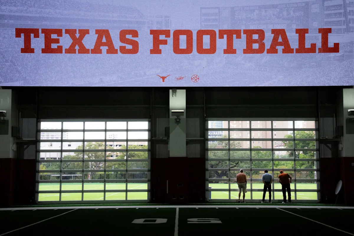 Los Texas Longhorns inauguran un complejo de entrenamiento de fútbol de 70 millones de dólares