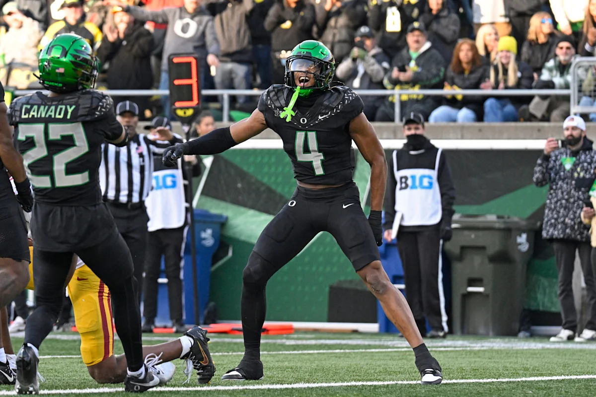 Three Oregon Defenders Named to Nagurski Award Watch List