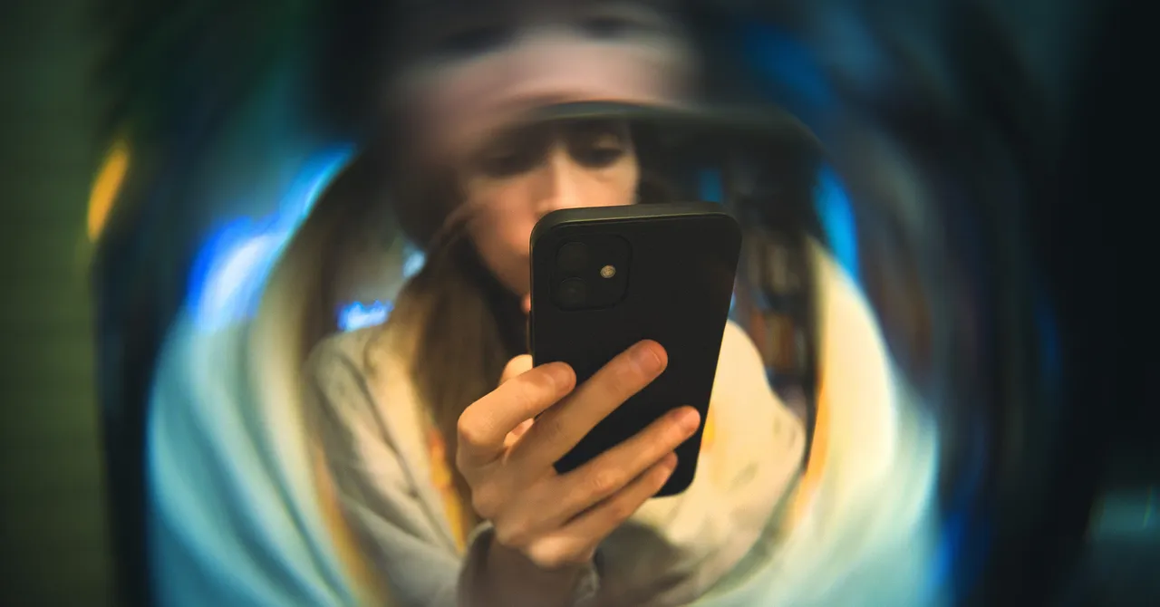 Tips to Reduce Eye Strain When Reading on Smartphones