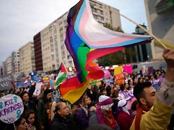 Türkei: Festnahmen bei Razzien gegen LGBTQ-Vereine und Aktivisten
