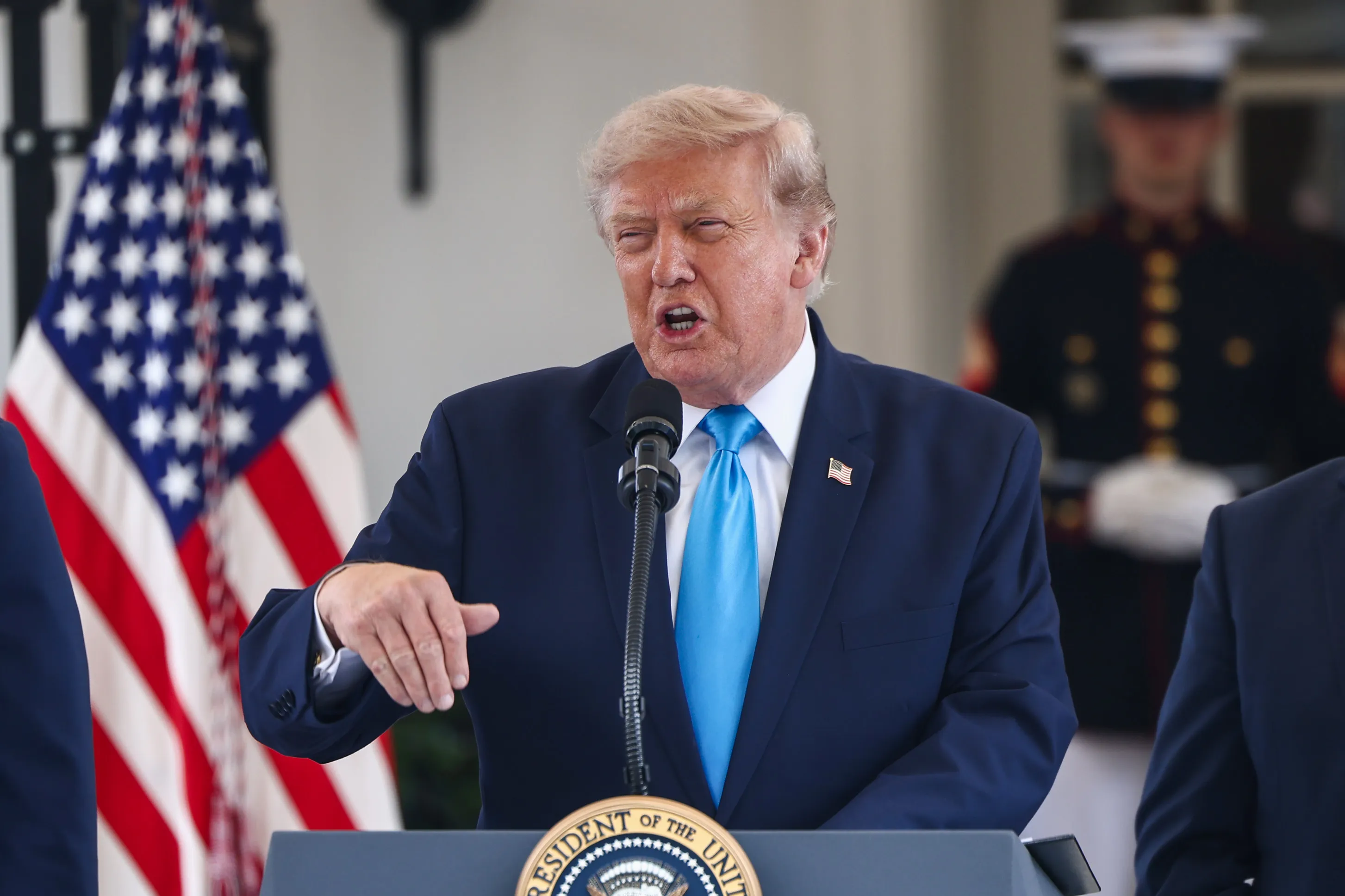 Trump kündigt Iran-Gespräche an, die am Montag beginnen sollen, nachdem er einen geplante Angriff abgesagt hat