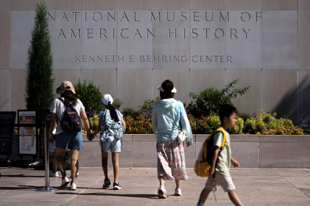 Trump Asks Smithsonian for George Washington Statues and Exhibit