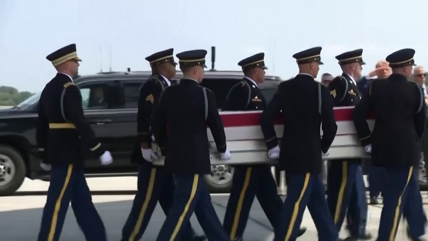 Trump Asiste a la Traslación Solemne de Miembros Fallecidos del Servicio Militar