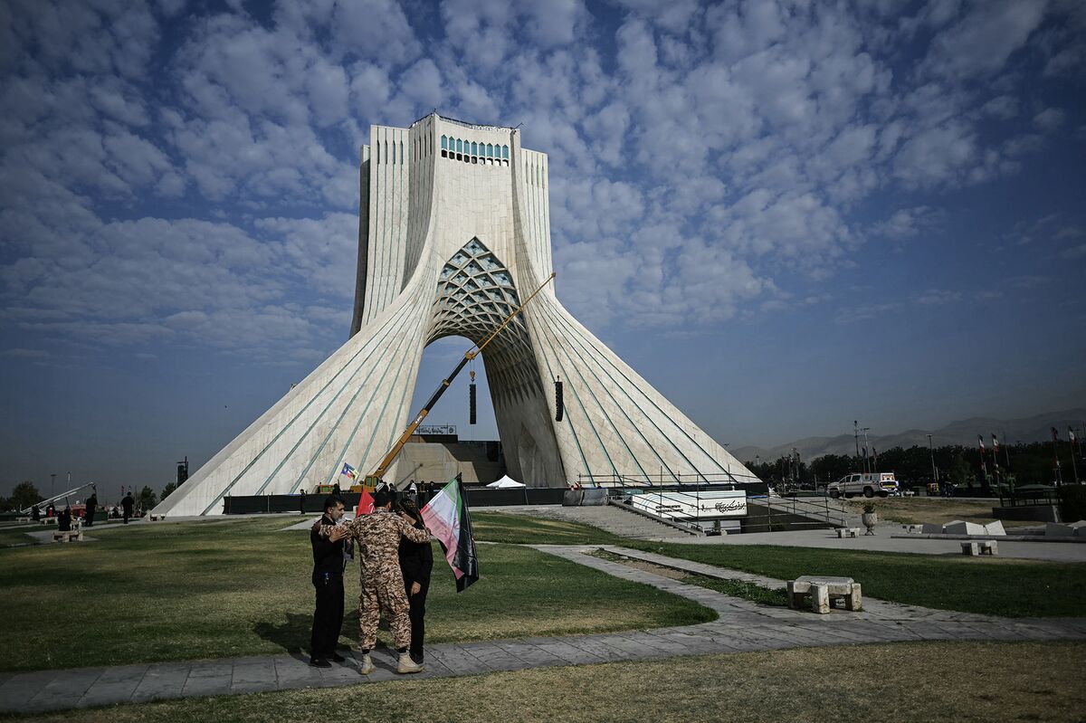 Trump Declares Iran Ceasefire Over While Maintaining Open Dialogue