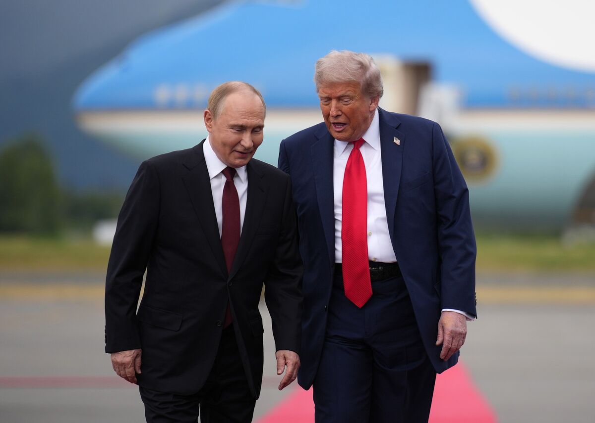 Trump Discusses Ukraine War and Iran Nuclear Issue in Call with Putin