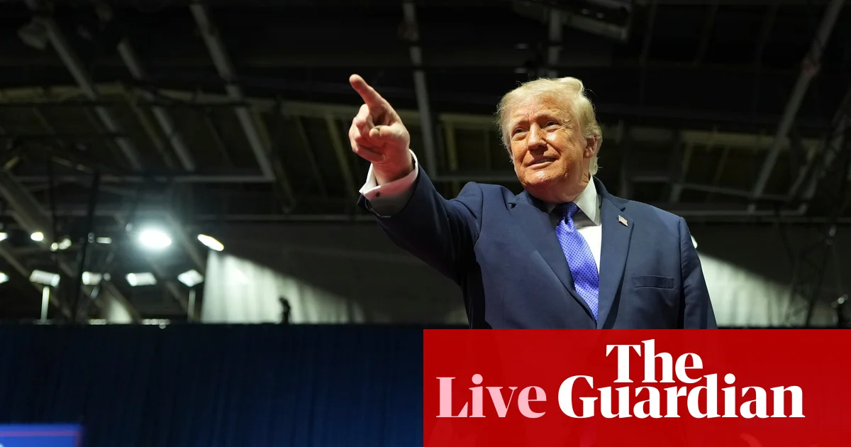Trump Restores Iowa and Kansas Rallies Days Before Midterms, Amid Polling Challenges