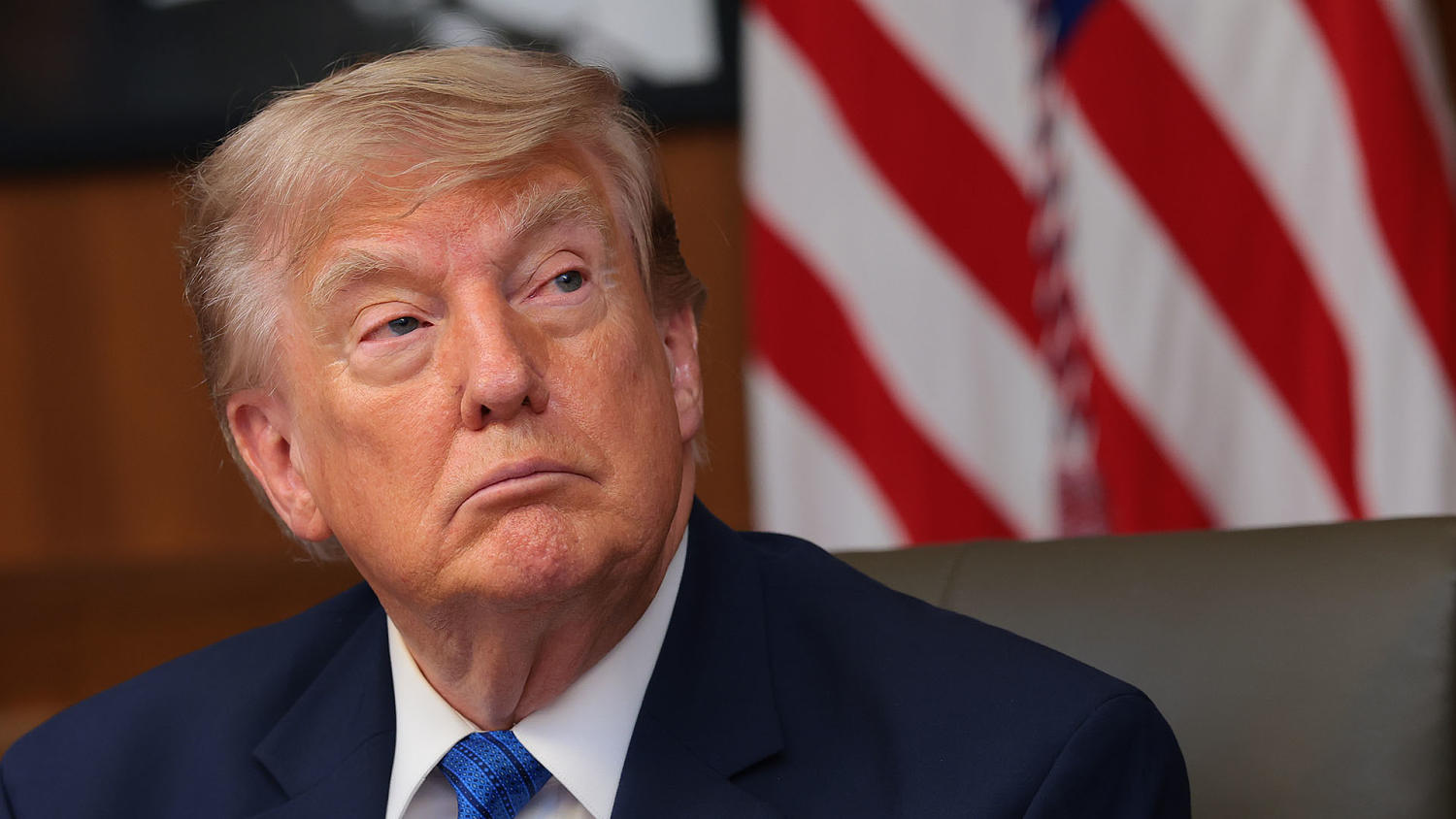 Trump Signs Executive Orders Amidst Low Approval Ratings and Rising Energy Prices