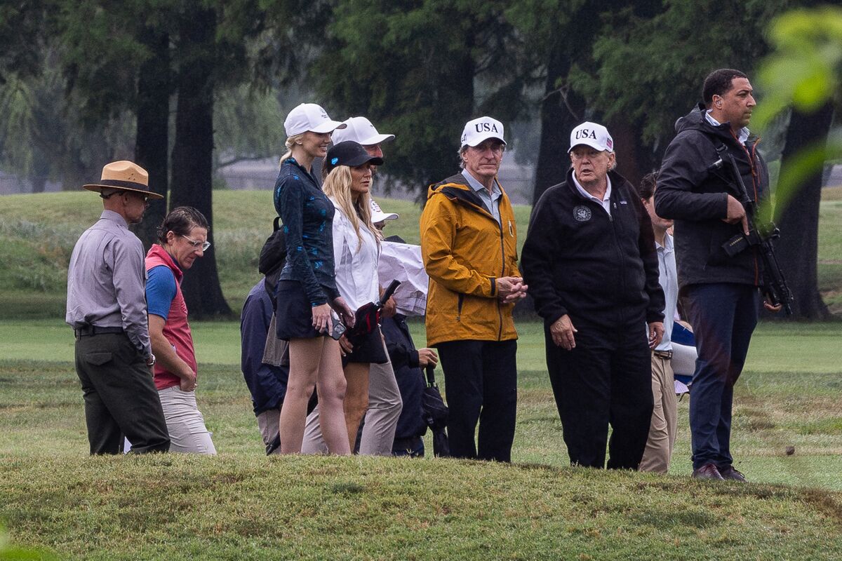 Trump Surveys Construction Projects in Washington, Announces Golf Course Renovation