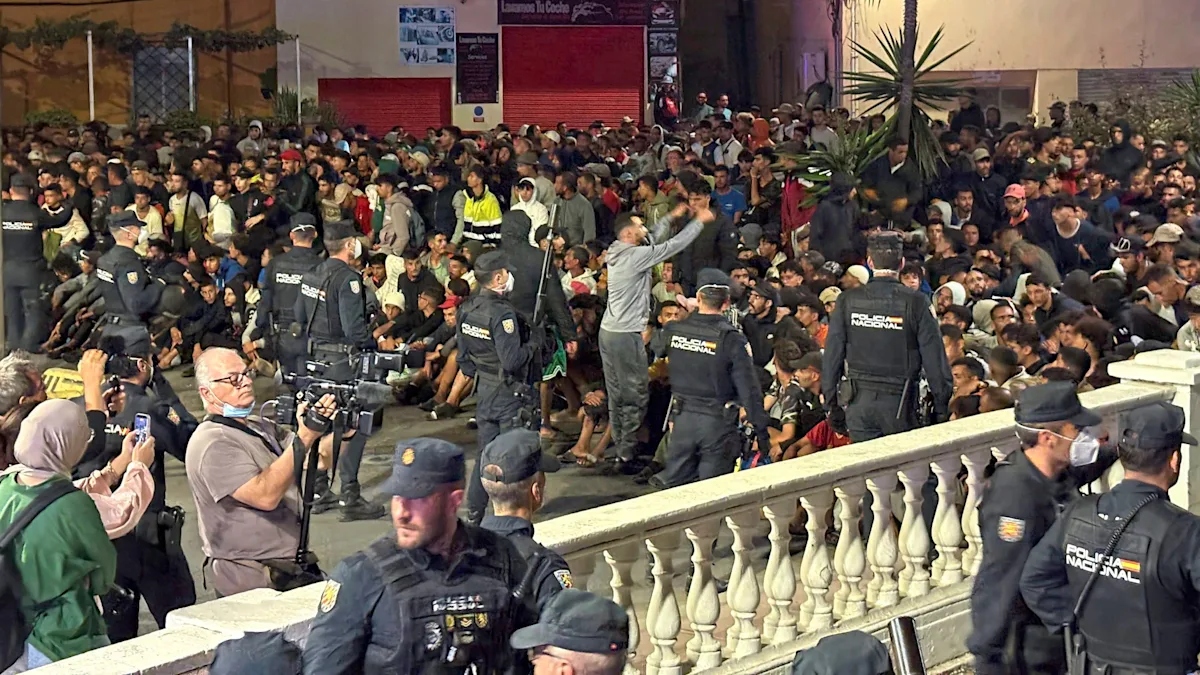 Tumulte bei Verlegung von Migranten in Ceuta – Polizei setzt Warnschüsse ein