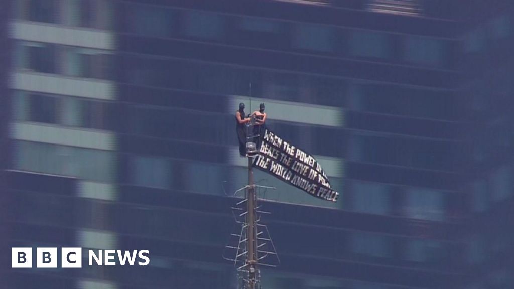 Two Climbed to Top of Empire State Building, Displayed Banner