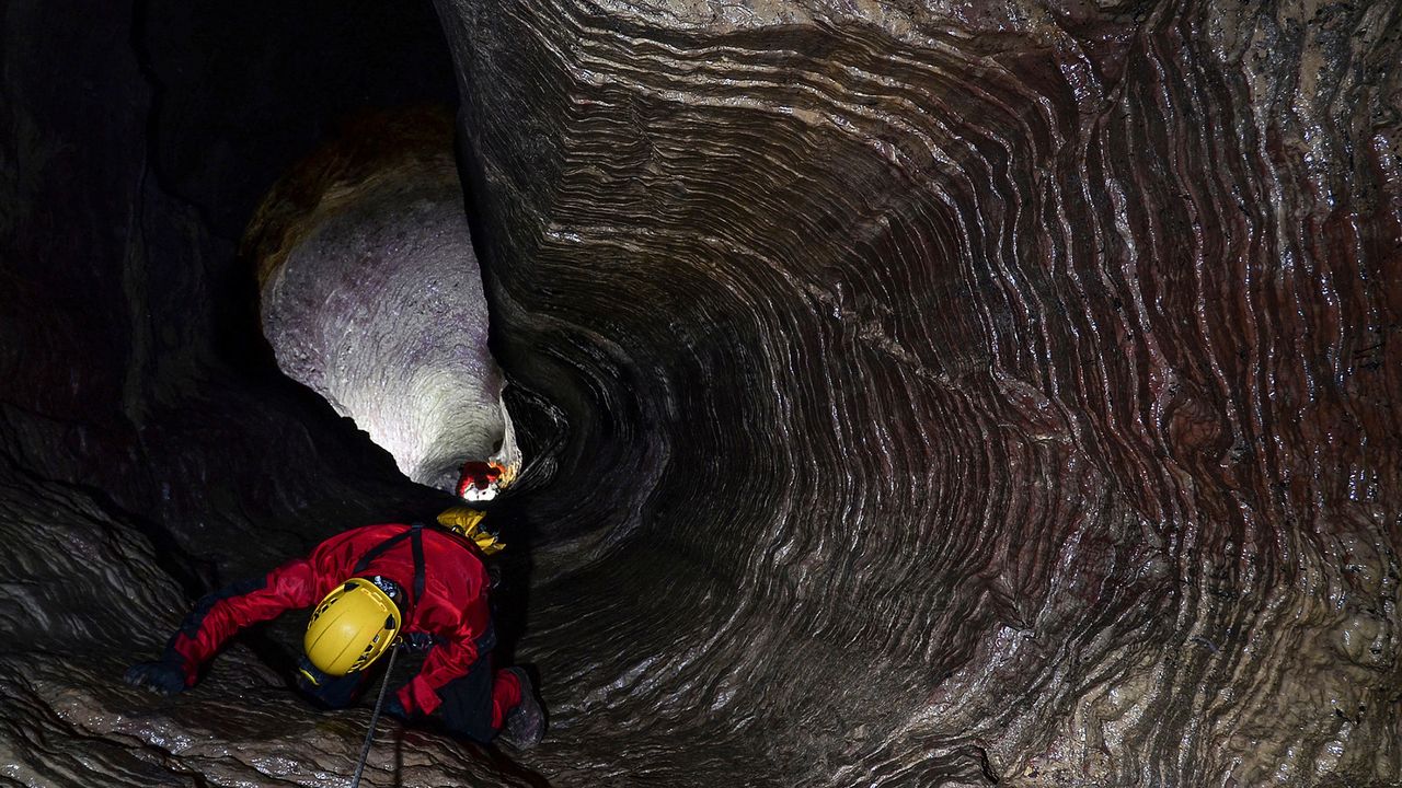 Zwei Anwärter streiten um den Titel der tiefsten Höhle der Welt