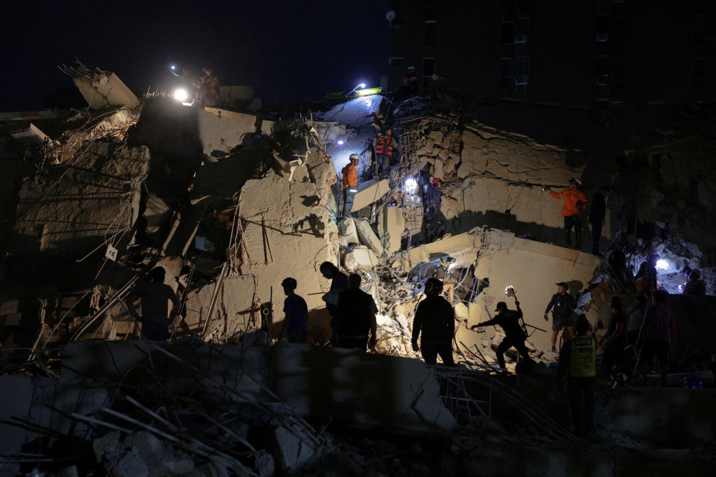 Two Powerful Earthquakes Strike Venezuela, Causing Structural Damage in Caracas