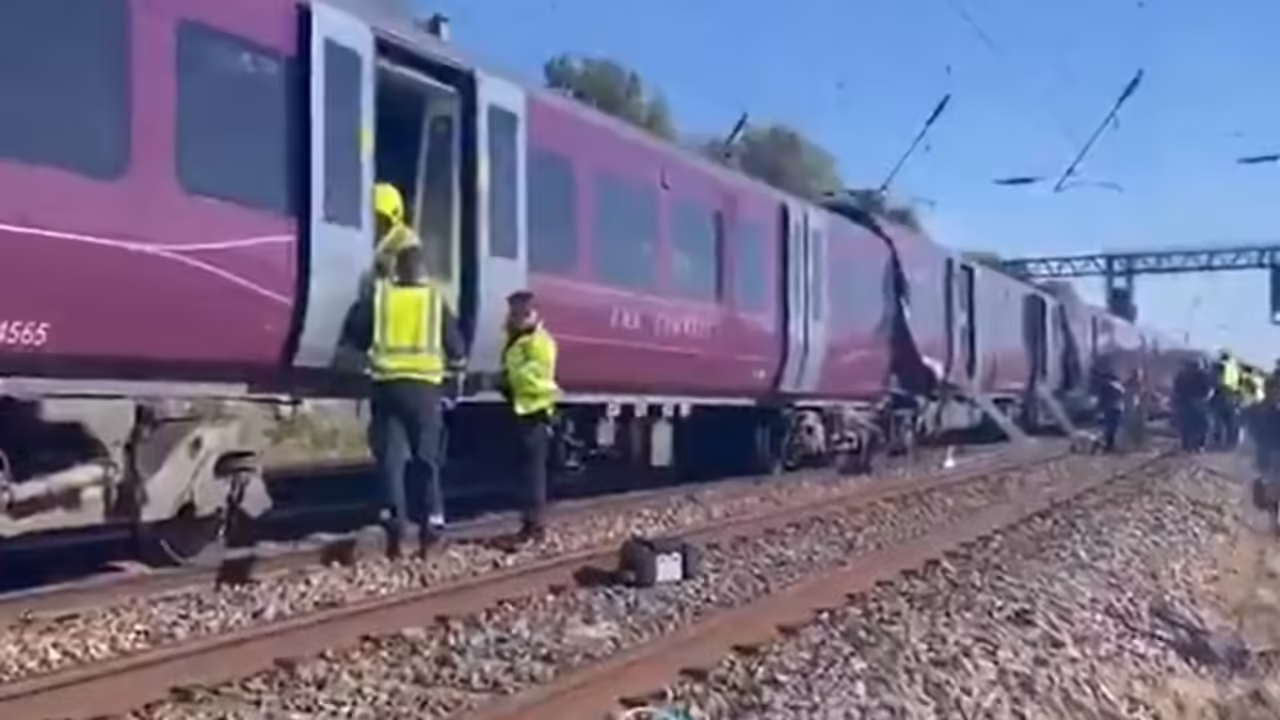 Two Trains Collide North of London, Killing One and Injuring Dozens