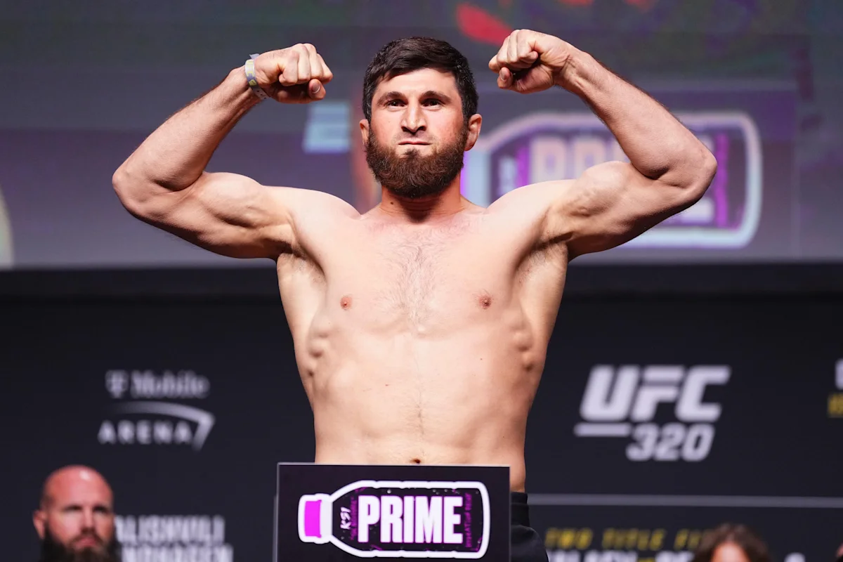 UFC Abu Dhabi Early Weigh-In Results to Begin