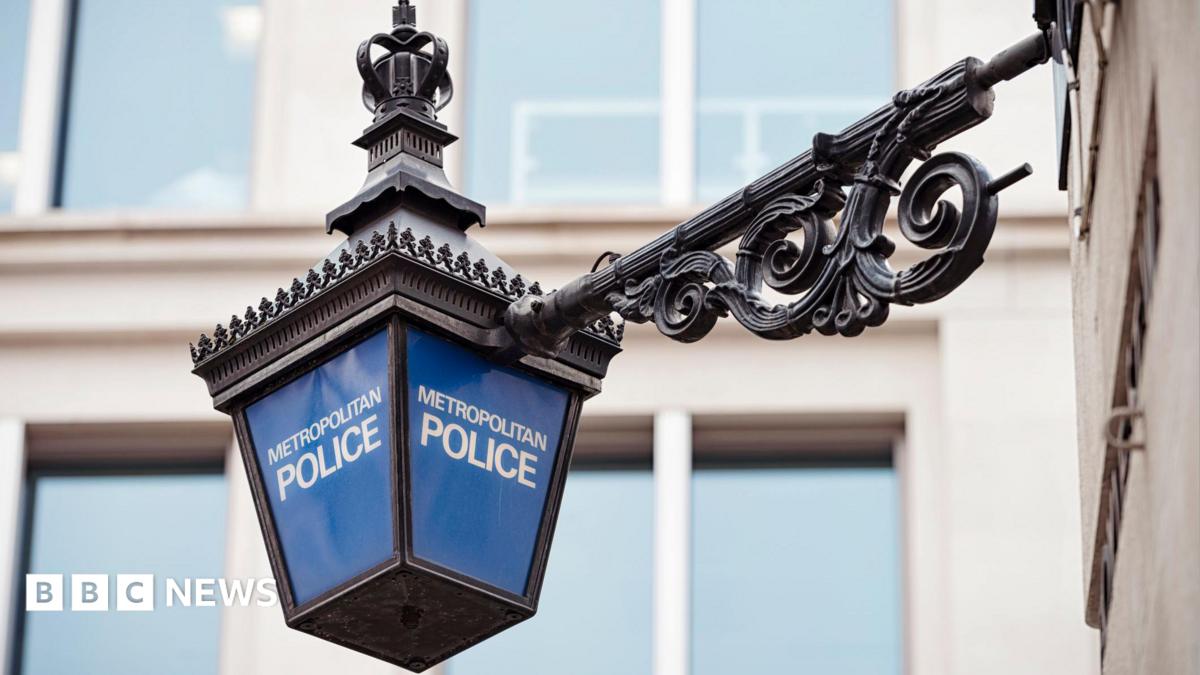 UK Police Charge Teen with Terrorism Offence Over Alleged Mosque Plot