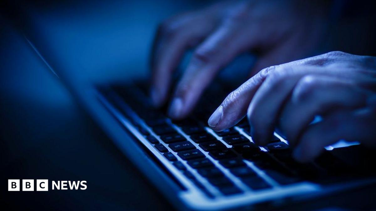 Великобритания ще забрани порнографията, изобразяваща задушаване и инцест, през ноември