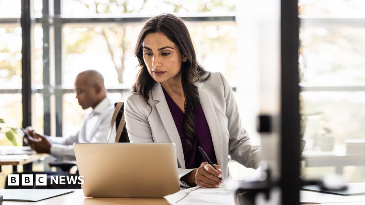 UK Watchdog Proposes Legal Rights to Colleague’s Pay Information
